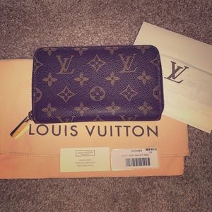 AUTH. LV ZIPPY COMPACT WALLET (MADE IN FRANCE)
